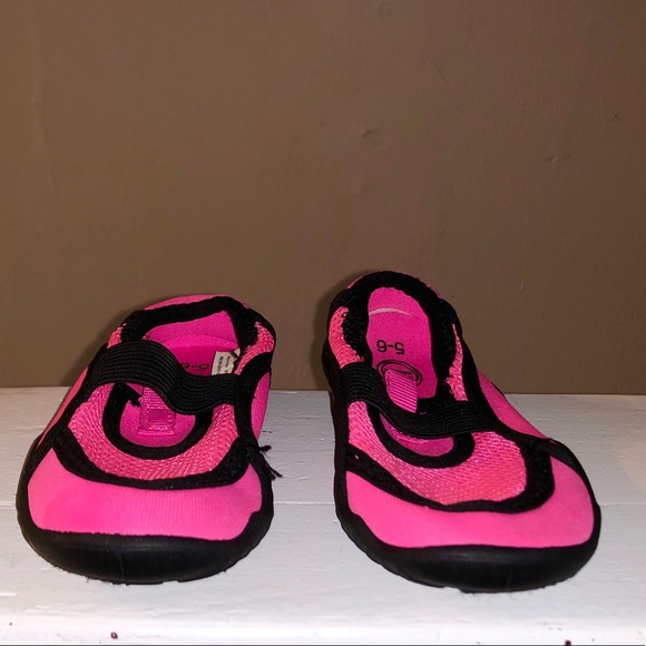 5-6 pink swim shoes - Picture 2 of 4